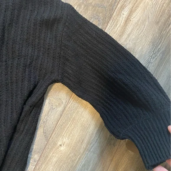 NWT Rvca sweater - Picture 4 of 4